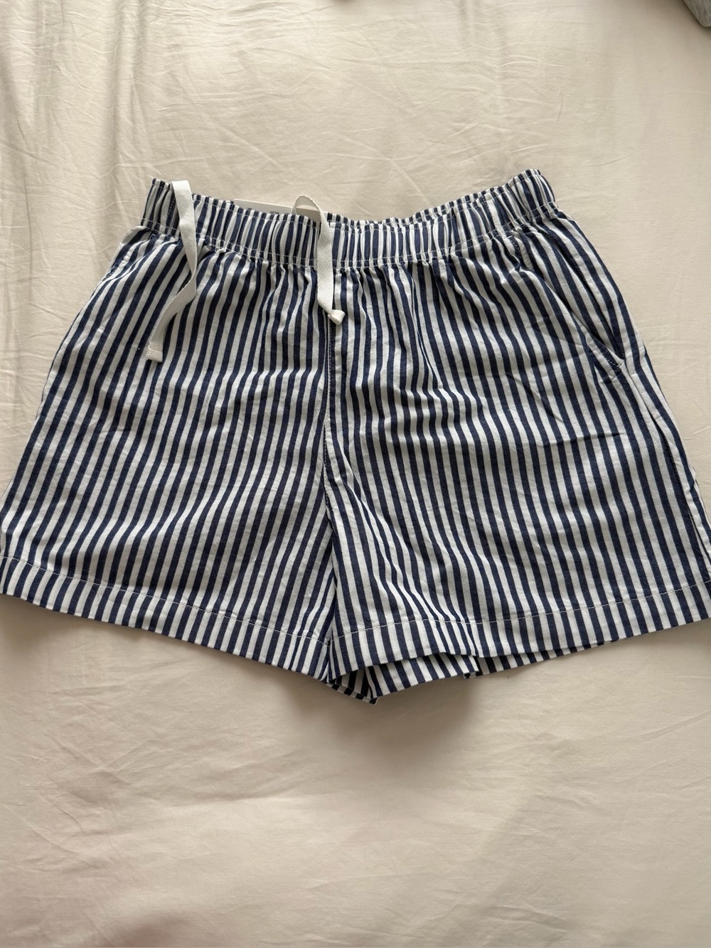 Uniqlo Women’s Cotton Easy Shorts in Blue Stripe - Picture 2 of 12